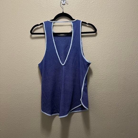 Under Armour Tank Top Navy Blue Scoop Neck Sleeveless Logo Pullover Size S - Picture 3 of 4